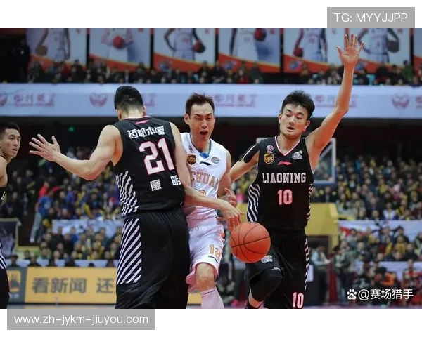 辽宁CBA球员照片曝光：赛场风采与训练日常